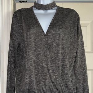 DARLING WOMANS GRAY LONG SLEEVE LIGHTWEIGHT SWEATER